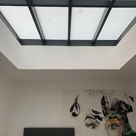 Cosy And Modern In Heart Of Xvii Area Apartment